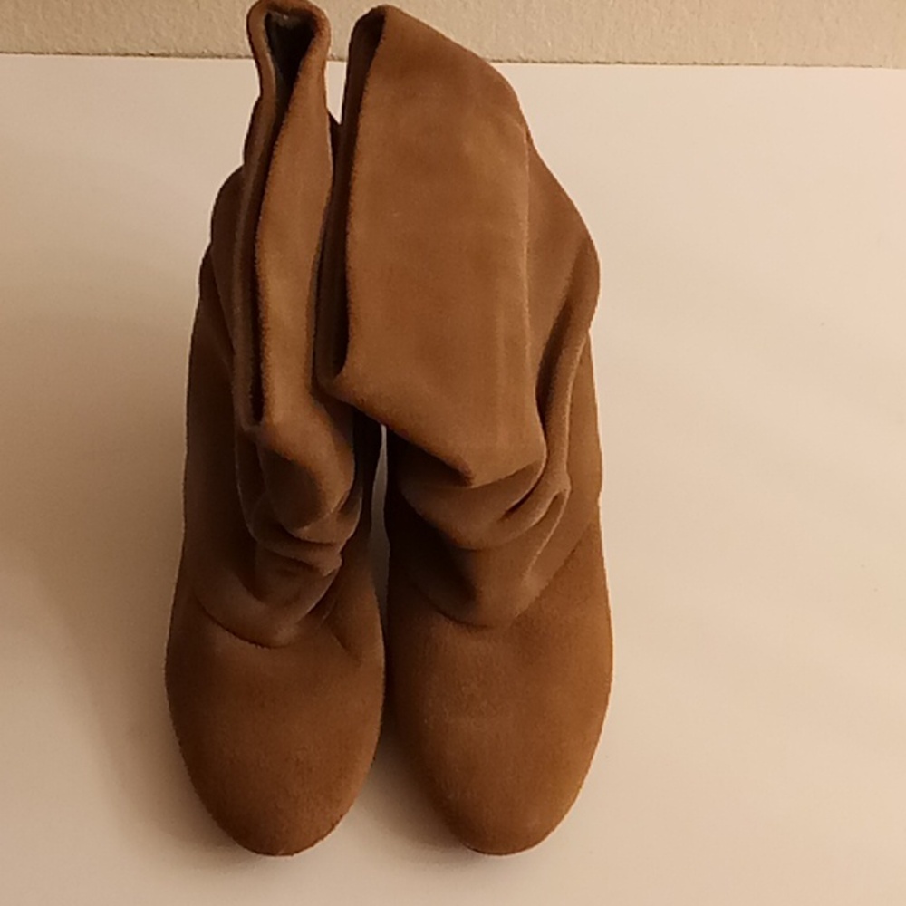 STEVE MADDEN Party Festival Winter Size 8.5 Tan Color ??
